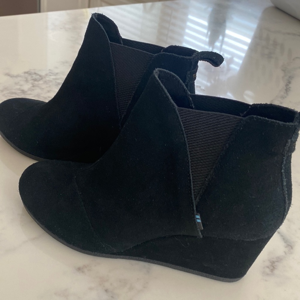 Toms wedge booties like new, comfort and style 2 3/4 inches high